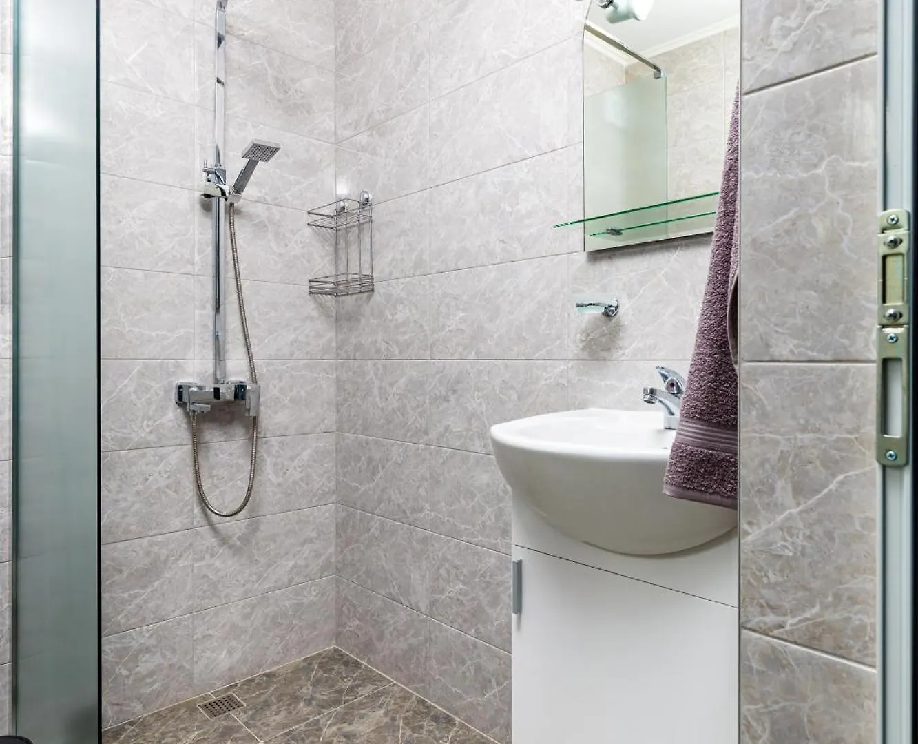 Radiant Retreat - Bright 1Bd Haven In Plovdiv By Flat Mаnager 아파트